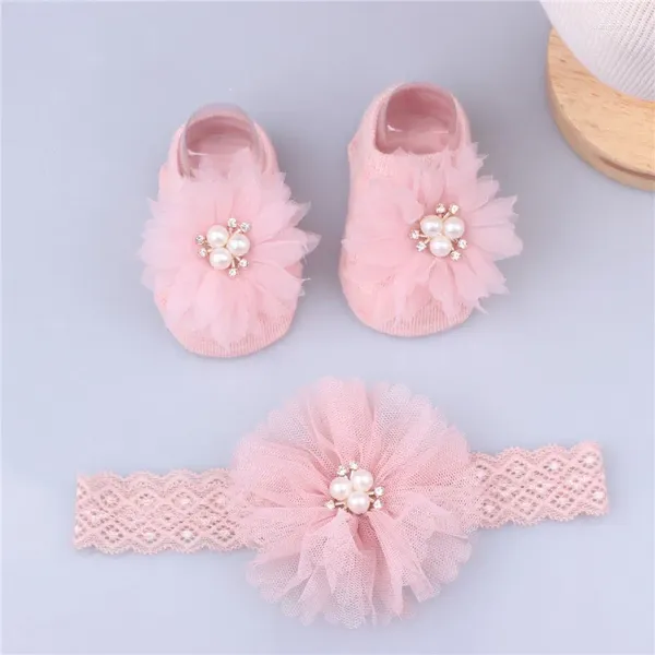 Accessoires de cheveux mignonnes boues de perles de perle chaussettes de bande de bébé ensemble de chaussettes de coton non glissantes en dentelle née