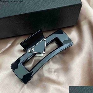 Haaraccessoires Luxury Barrettes Designer Dames Triangle P Letter Haarspeld Hoogwaardige merk Classic veelzijdige vrijetijdshaarclips FAS DH9NA