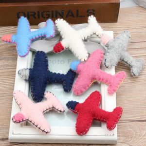 Pinzas para el cabello 10PCS 3D Kawaii Airplane Dolls Fieltro de lana Tejido a mano Crochet Niñas Joyería Headbnd Decor Button Patch