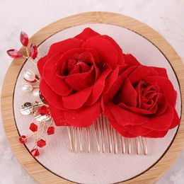 Haarclips Barrettes 1stcs Exquise Rose Flower Comb Imitatie Pearl Red Floral Combs voor bruidsjuwelen Tiaras bruiloft hoofdtooi ea