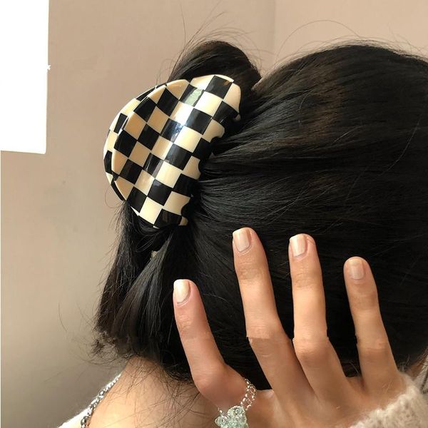 Pinces à cheveux Barrettes AOMU Acrylique Noir Blanc Vérifier Griffe Semi-Circulaire Réfléchissant Lisse Beige Géométrique Épingle À Cheveux Pour Les Femmes Chapeaux De Fête