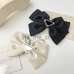 Clips de cheveux Barrettes mignons Clips de cheveux Clips Metal Triangular Label Barrets Personnalité Loues Bangs Clip Couchette Accessoires de cheveux X0913