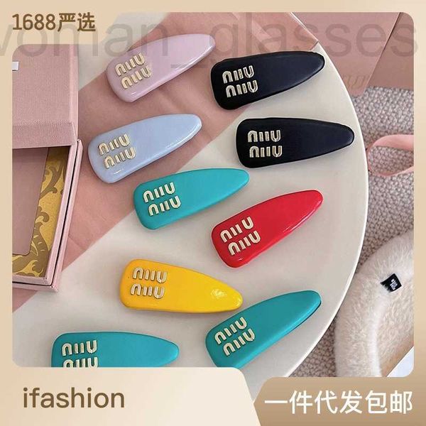 Pinzas para el cabello Barrettes diseñador de moda Miu Letter Clip Fever Mismo color del caramelo Spring Bang Side Accesorios de estilo simple para mujeres LJL7