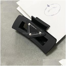 Clips de cheveux Barrettes Designer Inversed Triangle Letter Clip Barrette Frosted Material Style Classic For Charm Women Girls Claw Fas Dhmef