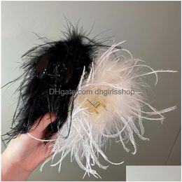 Pinzas para el cabello Barrettes Pluma de avestruz elegante para mujeres Pinzas de cola de caballo de invierno Pasadores de clip de garra Accesorios de adorno de moda Drop Deliv Dh4Mv