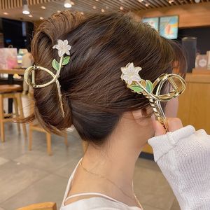 Haarclips Bronrettes Fashion Women Metal Bloem Haar Klauw Elegant Strong Hold Lily Shark Hair Clips Girls Sweet Geometric Ponytail Headwar 230517