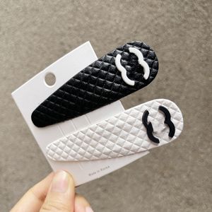 Pinzas para el cabello Barrettes Diseñador de lujo Diademas Mujeres Nueva pinza para el cabello de cuero Moda Coreana Otoño Deporte Borde ancho Turbante Horquilla para sombrero Accesorios Regalos T230301