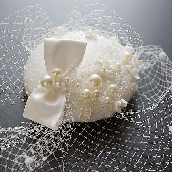 Barrettes à cheveux Barrettes de luxe perle casque de mariée à la main mariée voile fascinateur accessoires de cheveux de mariage Po pilulier chapeau fête Fedora Chic béret 230918