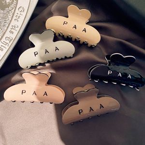 Clips de cheveux Barrettes Metal Clair Clamp High Sense Coiffe de coiffure Bijoux de luxe Consieur Clips Coiffes Couiles Clains Claws LETTER