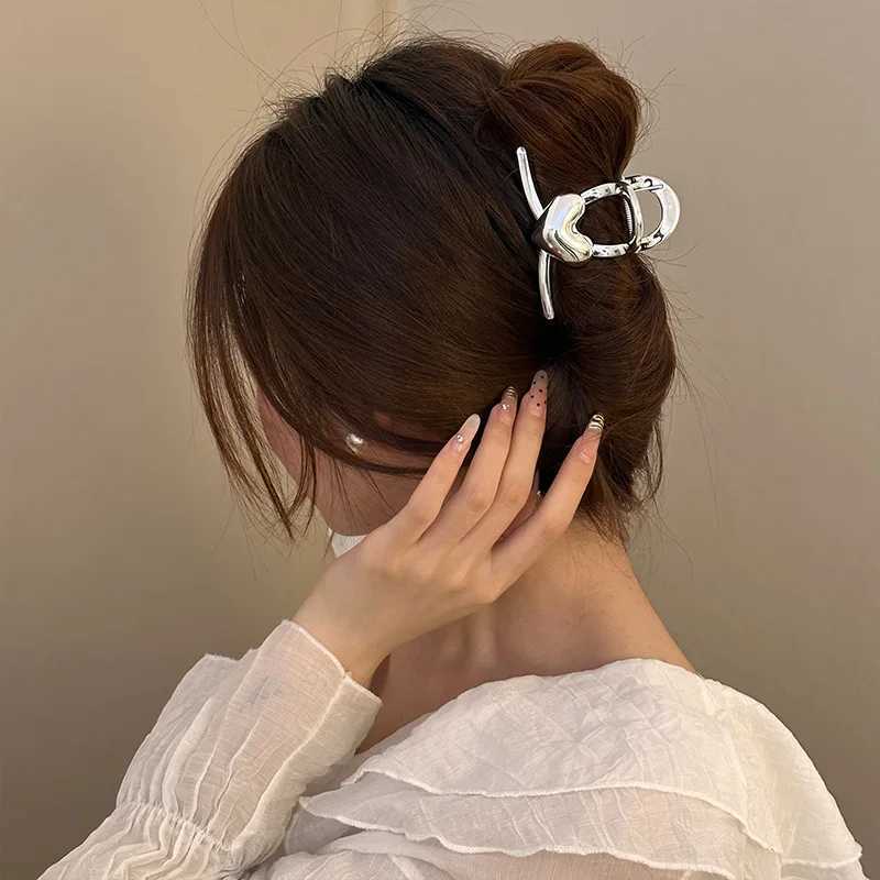 Haarclips Barrettes Womens Hair Claw Clips en Pin Accessories Retro Crab Pins Trendy Catch Leading Fashion Koreaanse volwassen Kpop Gifts Nieuwe Q240517