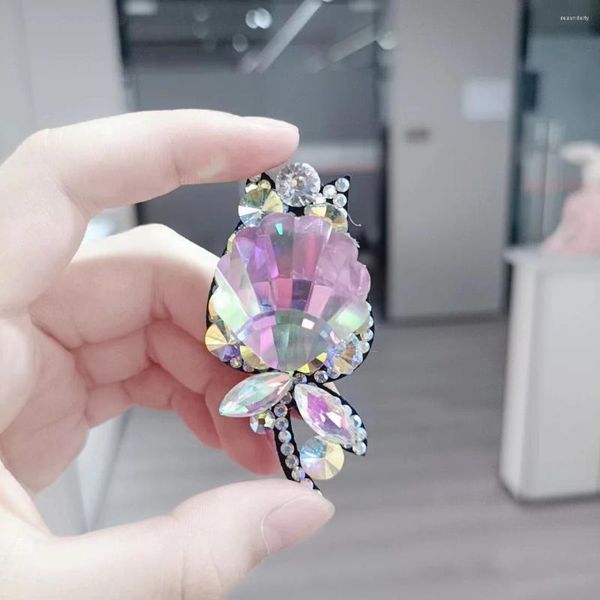 Broche de pinzas para el pelo para mujer, traje de lujo, Pin de abrigo, ramillete de flores de tulipán Joker, accesorios de cristal