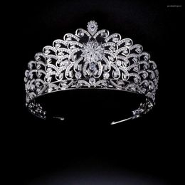 Haarspeldjes Ontwerper Elegante Zirconia Tiara Kristal Bloem Koningin Kroon Bruid Bruiloft Accessoires Voor Verjaardag Pageant Prom Party