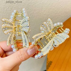 Pinces à cheveux Femme Moyen Rétro Griffe Clip Puissant Crabe Pince À Cheveux Mode All-match Perle Papillon Strass Top Clip Coiffe Y240329