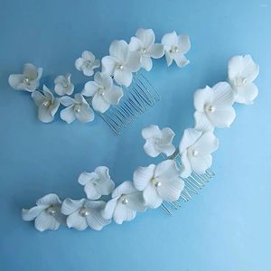 Coix de cheveux peignes faits à la main Céramique blanche Fleur conçue Bride Wedding Floral Bands Bands Perls Headpices Bijoux pour femmes fête