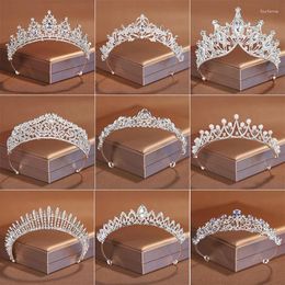 Haarclips Itacazzo Bruidshoofddeksels Kroon Zilver Kleur Klassiek Tiara's Geschikt voor damesbruiloft Verjaardagsfeestje voor meisjes