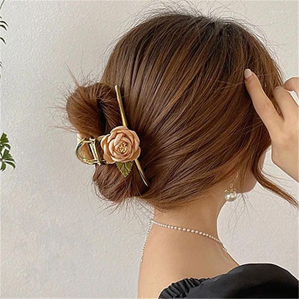 Pinzas para el cabello para mujer, accesorios de flores de rosa de satén Vintage, hermosa diadema de Camelia, joyería con garra, bisutería femenina al por mayor