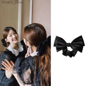 Bands de caoutchouc de cheveux coréens Satin Black Ribbon Bow Clope pour les femmes Elegant Large Bowknot Elastic Cair Corde Casitre accessoires de cheveux Y240417