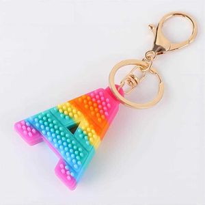 Harige harige alfabetbrief Simple Key Chain Keyring Rainbow Sensory Fidgets Finger Fun Game Kerstmis 2023