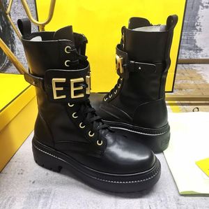 Halflaarzen Damesschoenen Martin Boots Luxe ontwerper Gouden metalen gesp Decoratie Koeienhuid Lage hak Vetersluiting Ronde tenen Rits