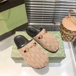 Diseño de cabeza redonda de medio arrastre Zapatilla de moda nuevas páginas múltiples 34-41