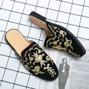 Half Men Fashion Slipper Shoes Black Faux Suede Persoonlijkheid Floral Embroidery Slip-on Baotou Sling Heel Comfortabele casu 6001