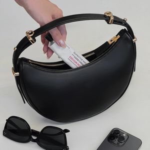 Halve maan gewatteerde leren tas Designer lederen handvatten Metalen hardware Hobo Tote Dames magnetische sluiting portemonnee onderarm schoudertassen