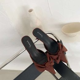 Demi-sandales sur les pantoufles de glissement des femmes arc pointer pointes mules extérieures pompes décontractées mocteurs à talon bas sandale par mulet de pompe causeuse à la pompe 727 d 7423