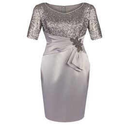 Demi-manches col en V paillettes gris argenté clair longueur genou mère des robes de mariée pour la fête de mariage mère du marié Dresse2310