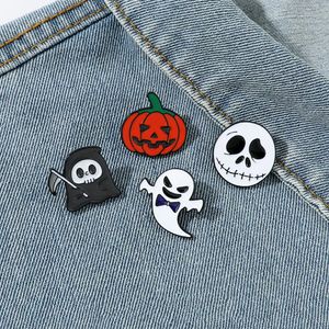 Halloween Ghost Skull Brooch Migne Anime Movies Games Pin en émail dur collectionne la bande dessinée Broche sac à dos sac de sac de sac