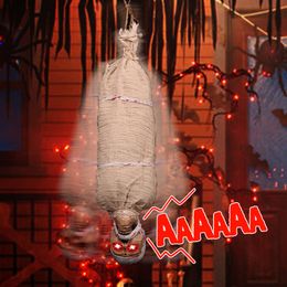 Decoraciones de cadáveres de Halloween Hanging Mummy con calavera LED Spider Control Voice Party Party Outdoor Decor