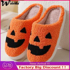 Halloween Pumpkin Slippers Men Flat Doux en peluche confortable Fous intérieures Fous de maison Fashion Gift Hot T230928