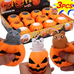 Halloween Benodigdheden 123pcs Kids Prank Pompoen Hoofd Squeeze Cup Speelgoed TPR Cartoon Eekhoorn Druk Decompressie Ontluchting 230923