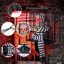 Halloween jouets effrayant décor accessoire avec capteur de mouvement suspendu squelette poupée éclairer les yeux prisonnier en cage prison 230919