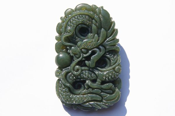 Livraison gratuite - beau jade vert à l'huile de hetian naturel, jeu de dragon de jade sculpté à la main. pendentif collier amulette,