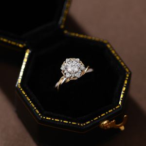 Hand-held Flower Diamond Ring Girl Mo Sangshi ruby Schroef patroon ring heren ringen klassieke mannen Titanium stalen ontwerper voor vrouwen luxe geschenken vrouw meisje sieraden