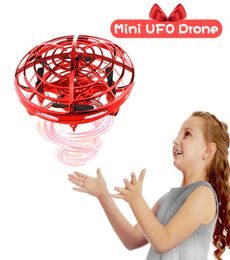 Handbeheerd RC Helicopter Aircraft Tik Tok Short Video Tool Mini Drone UFO Christmas Infrarood Inductio Flying Ball Toys For Kids6918611
