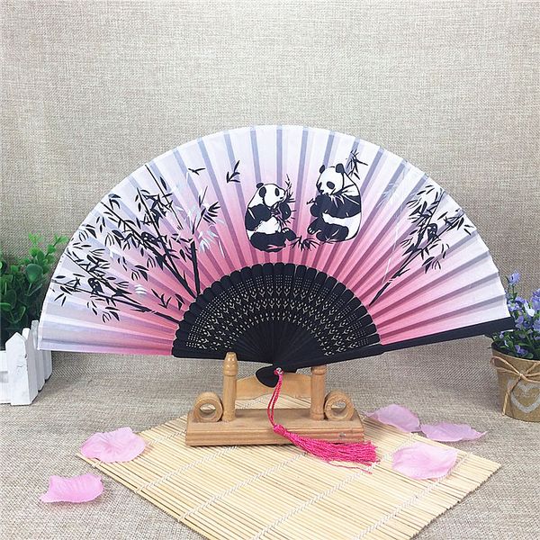 Peinture à la main Panda Soie Éventail Chinois Bambou Pliant Éventail Gland Petites Femmes Éventail De Mariage Artisanat Cadeau Souvenir 10pcs / lot