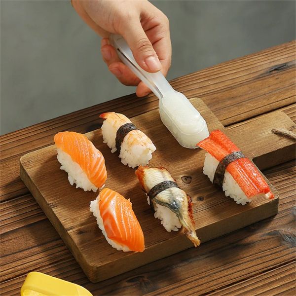 Pression de la main facile à utiliser PP Moule de riz à billes Moule de cuisine outils de sushi ponçage du trou concave ponçage de 5 couleurs en option cuillère de cuisson en option