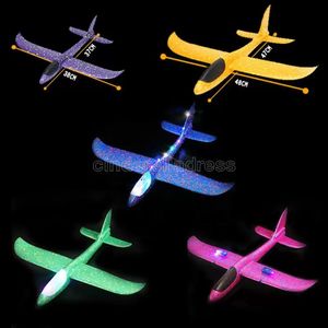 Hand gooi DIY LED -verlichting omhoog Flying Glider Plane Toys Foam Airplane Airplane Model Outdoor Games Flash Luminous speelgoed voor kinderen FY3206