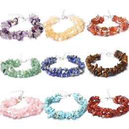 Main portant un paquet de bracelets à double couche en pierre d'agate en cristal naturel améthyste pour filles, breloques Vsco amitié esthétique