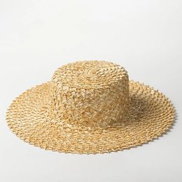 Chapeau plat de blé à main