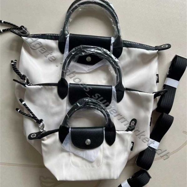 Autorisation de sac à main 95% de réduction sur le sac de sac de haute qualité Nouveau 1515 avec un bandoulière en nylon de nylon détachable moyen