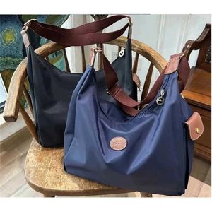 Handbag Clearance Retail Wholesale 95% de réduction sur les femmes de haute qualité Version dans les sacs littéraires Sacs Nylon Luxury Crossbody Student Canvas Girls Bag Style pour Messenger