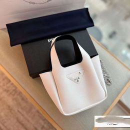 Handbag Designer 50% Discus sur les sacs féminines de marque chaude Ps Classic Triangular Standard Mini Backet Sac épaule Portable Womens Tote