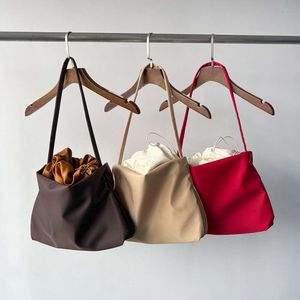 Handtasontwerper 50% Korting op het hot Brand Damestassen Nieuwe Favoriete tas ~ Niche Nylon Bag Modieus en voor het pendelen van schouderonderarmkleuren