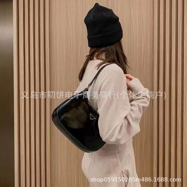 Handbag Designer 50% Discus sur les sacs féminines de marque chaude sac de famille Open Edge Underarm Single épaule de nouveaux modèles