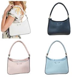 Sac à main concepteur 50% sur les sacs d'épaule féminines de marque chaude Gus New Simple Solid Color Letter Underarm Dumpling Bun Moon Single Crossbody Bag