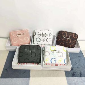 Handtasontwerper Hot Selling 50% korting portefeuilles voor mannen Nieuwe gus Simple Short Pu Letter Dames Multicolor Wallet Sier Bag Purse