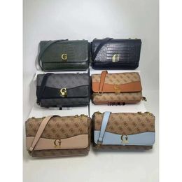 Handbag Designer Hot Vendre 50% de réduction sur les sacs d'épalage minimalistes de la chaîne de mode d'épissage couleur Crocodile Modèle Couverture Sac à corps simple Femmes