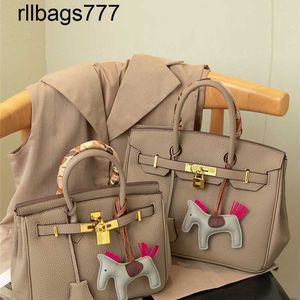 Sac à main en cuir en cuir BK Elephant Grey Sac 2024 Femmes Automne et hiver de grande capacité Portable Body Dual but